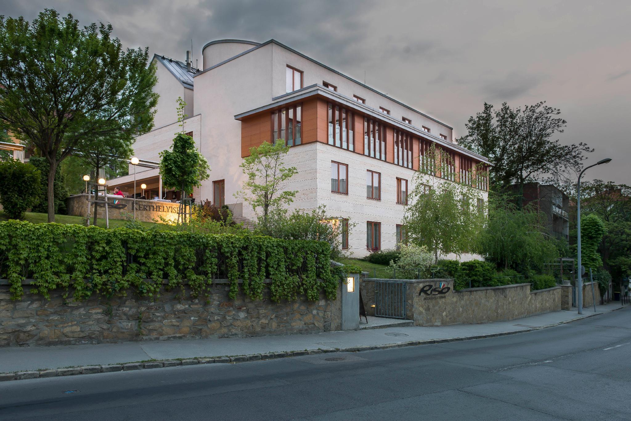 Hotel Castle Garden Budapest Exterior photo